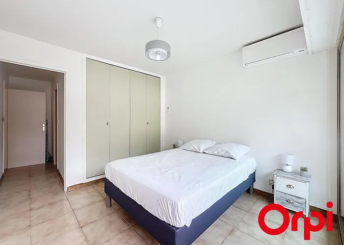 Spacieux 2 Pieces Avec Piscine, Terrasse Et Parking, Proche Plages Et Commodites - Garavan - Fr-1-647-38 Apartment